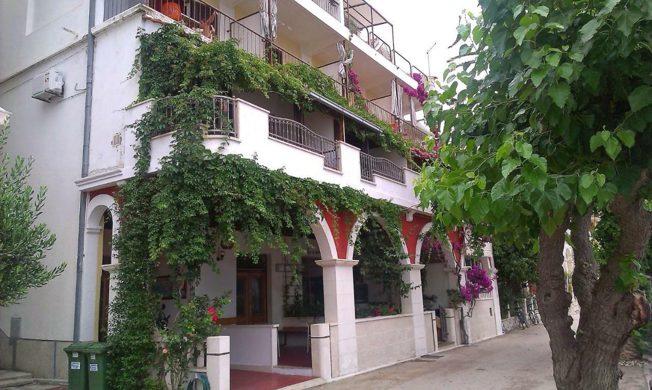 Beachfront Comfort Apartments Sinajko Podgora Exterior foto